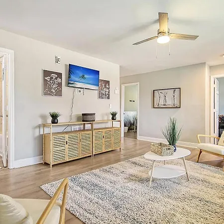 Close To Downtown Charleston! 2 Bedroom Retreat
